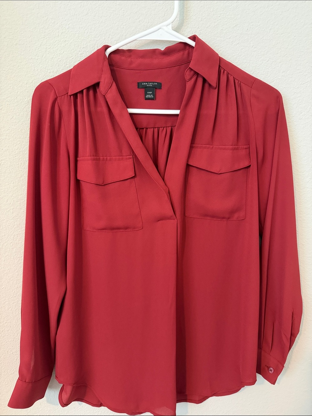 Ann Taylor Red V-Neck Split Collar Blouse XXSP